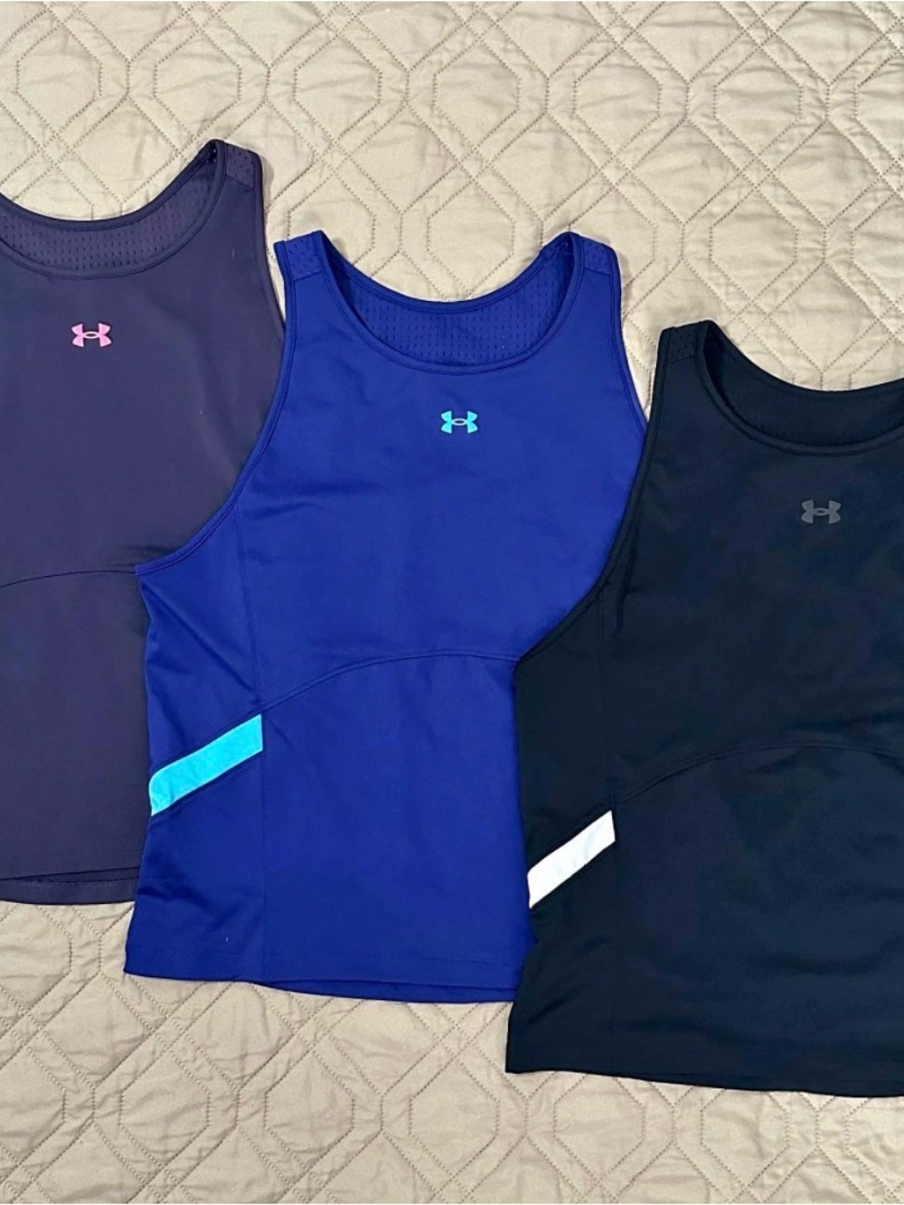 NWOT - Under Armour Women's Athletic Tank Tops Lot of 3, size large